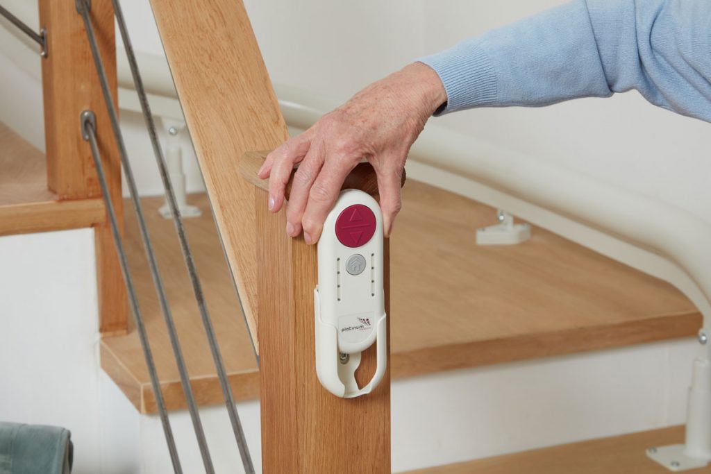 Detailansicht der Fernbedienung eines Ultimate Treppenlifts.