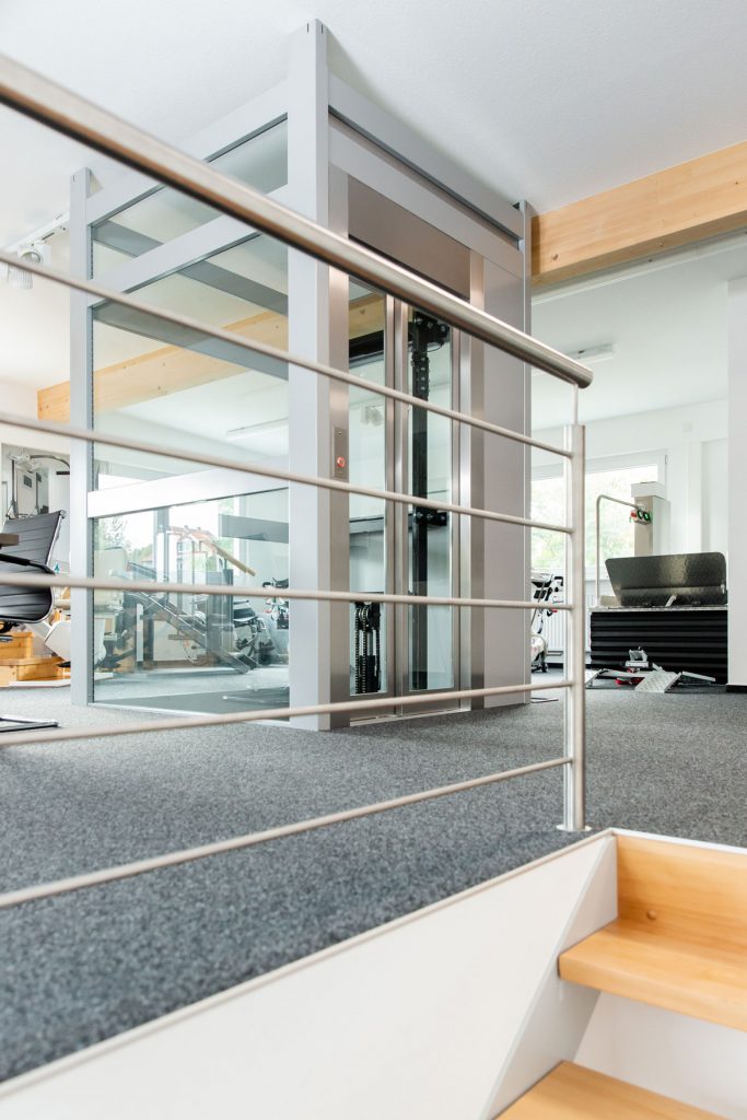 Ein Senkrechtlift Hydraulik