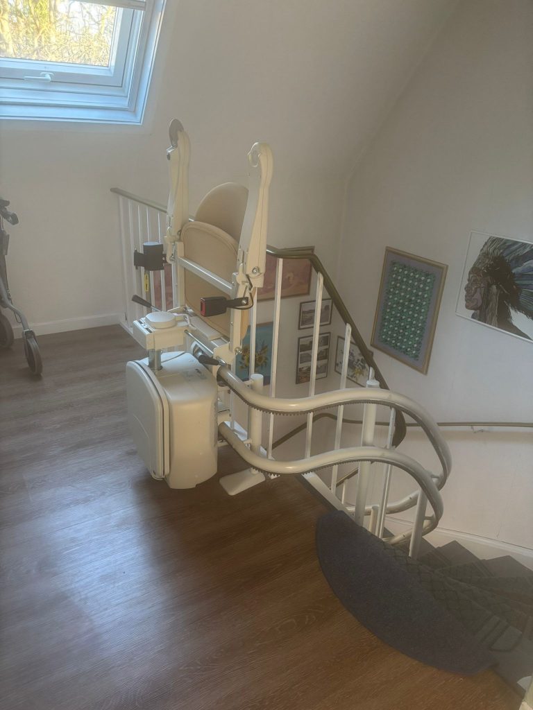 Beiger Treppenlift M4000