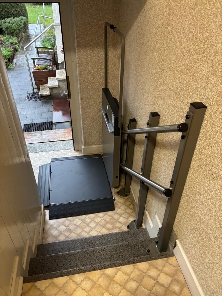 GLT E in einer engen Einbausituation in einem Hausflur