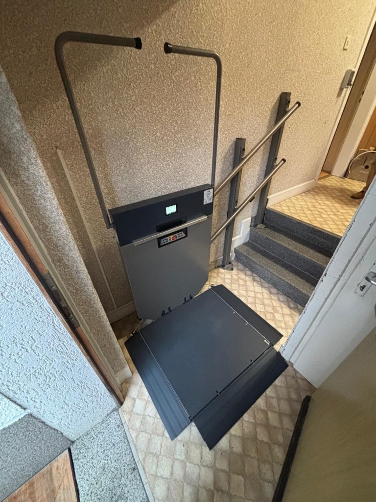 GLT E in einer engen Einbausituation in einem Hausflur