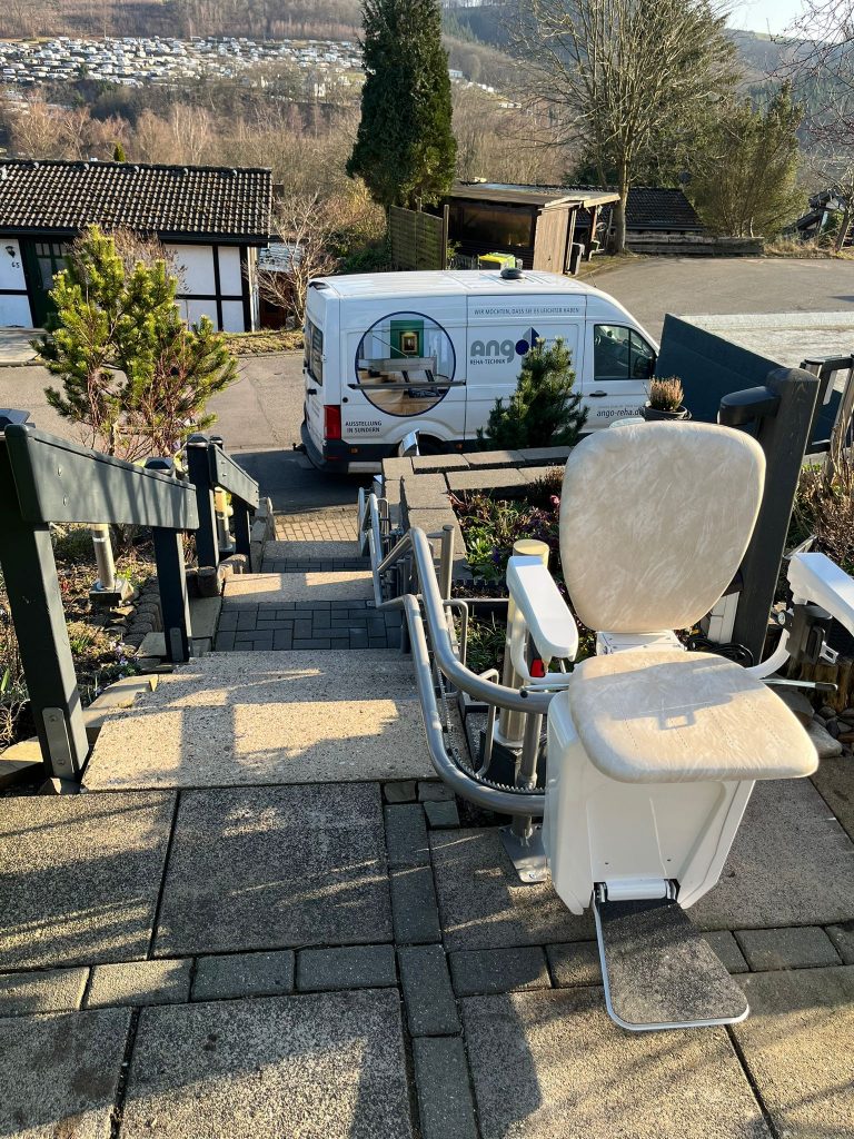 Der Alpha Treppenlift im Außenbereich