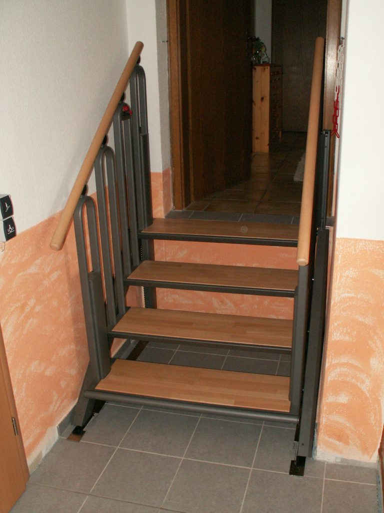 Dunkler Flexstep als Treppe