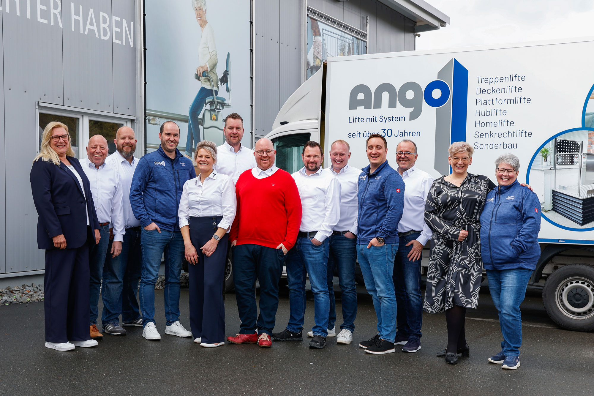 Vertriebsaußendienst und Innendienst-Team mit Geschäftsführer Oliver Heymer und Vertriebsleiter Daniel Wünnenberg