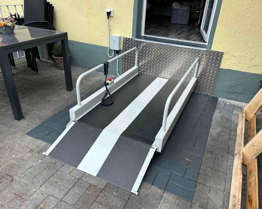 Hublift LB im Außenbereich